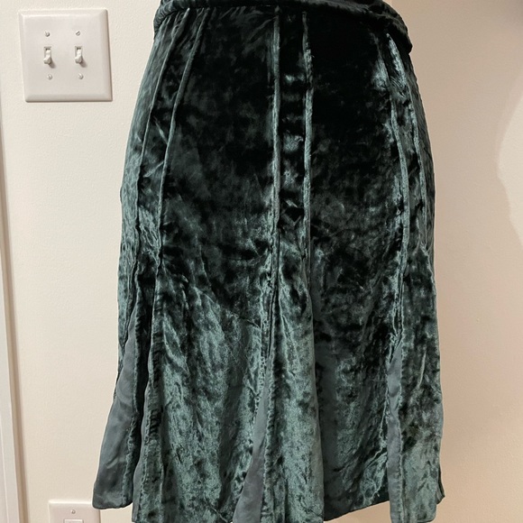 Club Monaco Crushed Velvet Pleated Green Skirt - Picture 6 of 13